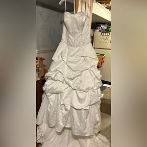 David’s bridal wedding gown